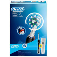 Oral-B Pro 2 2000 Black Electric Toothbrush - Black 